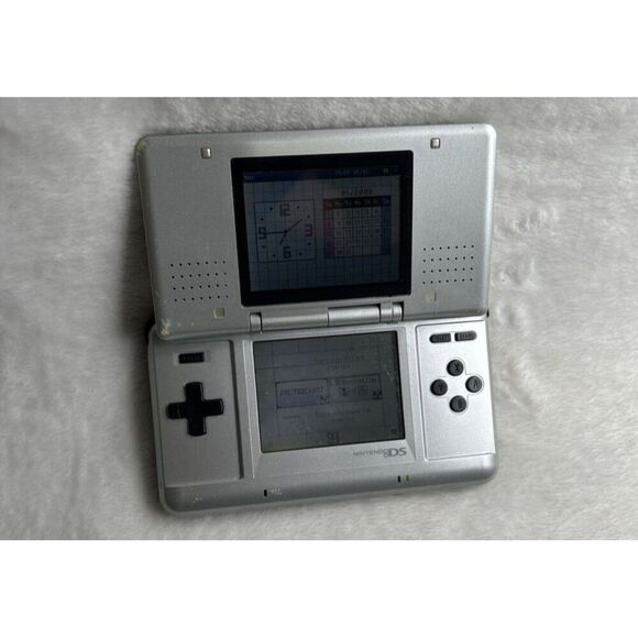 Nintendo DS NTR-001 Silver With Princess Peaches Skin with USB Charger WORKING - Picture 7 of 13
